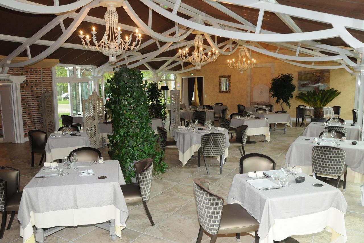 ホテル Logis Domaine De Valaudran サルブリ エクステリア 写真