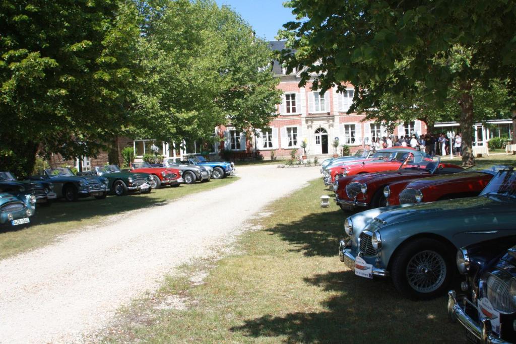 ホテル Logis Domaine De Valaudran サルブリ エクステリア 写真