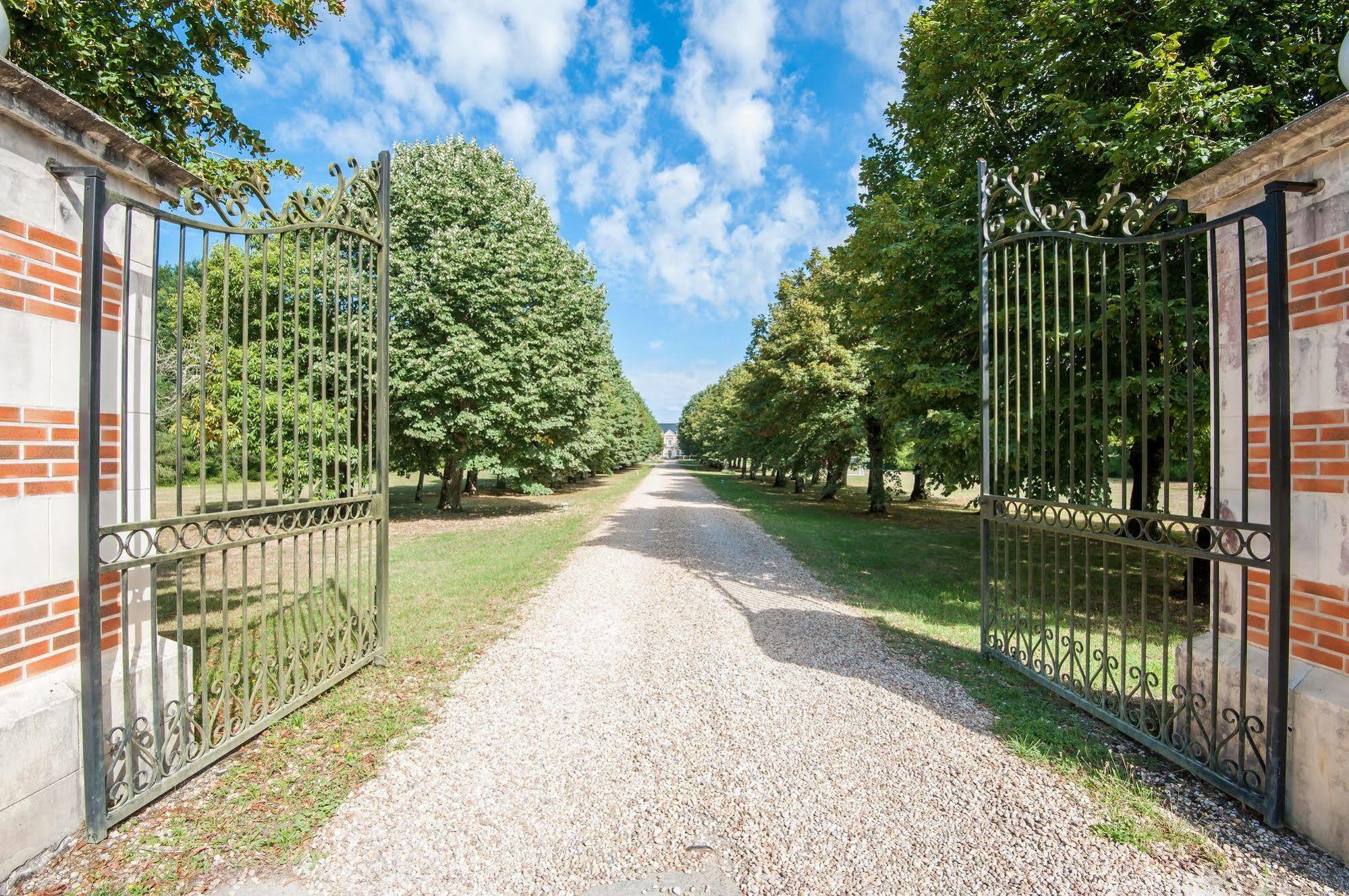ホテル Logis Domaine De Valaudran サルブリ エクステリア 写真