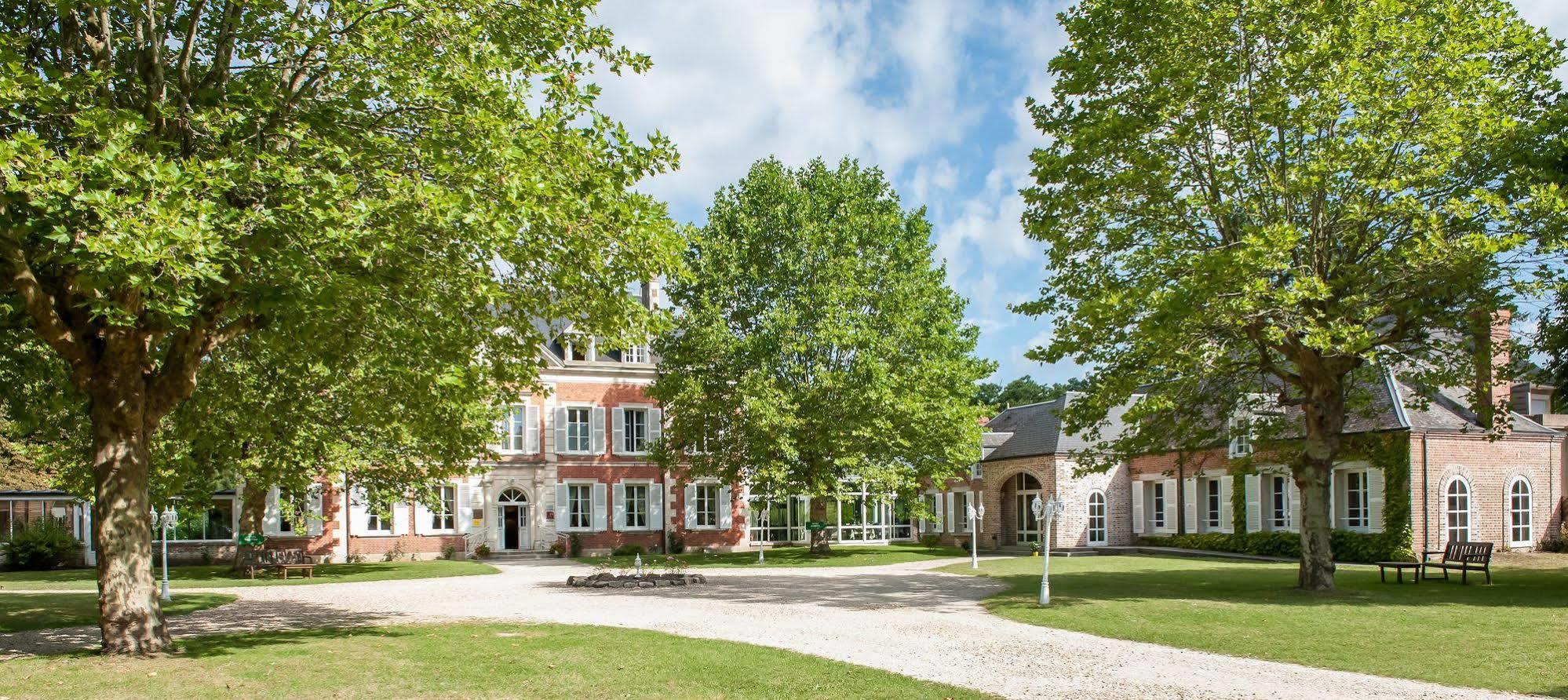 ホテル Logis Domaine De Valaudran サルブリ エクステリア 写真