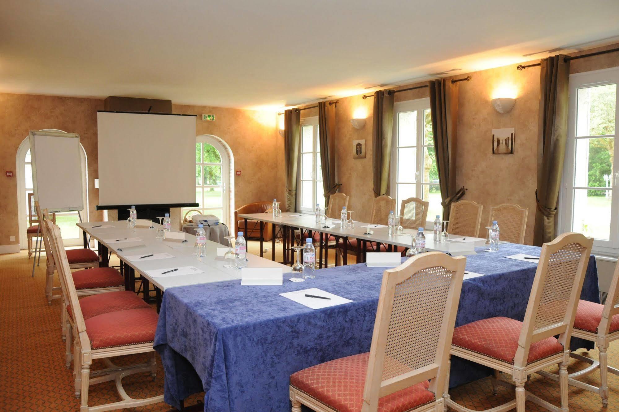 ホテル Logis Domaine De Valaudran サルブリ エクステリア 写真